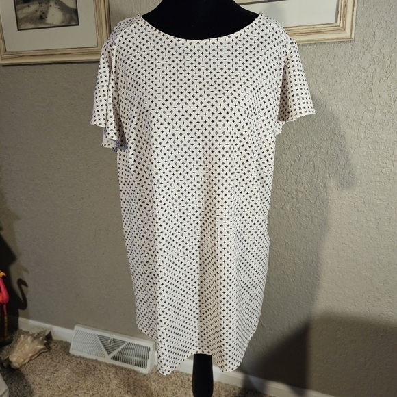 Adrianna Papell Tops - Adrianna Papell Geometric Print Split Neck Flutter Sleeve Top Plus Size 2X